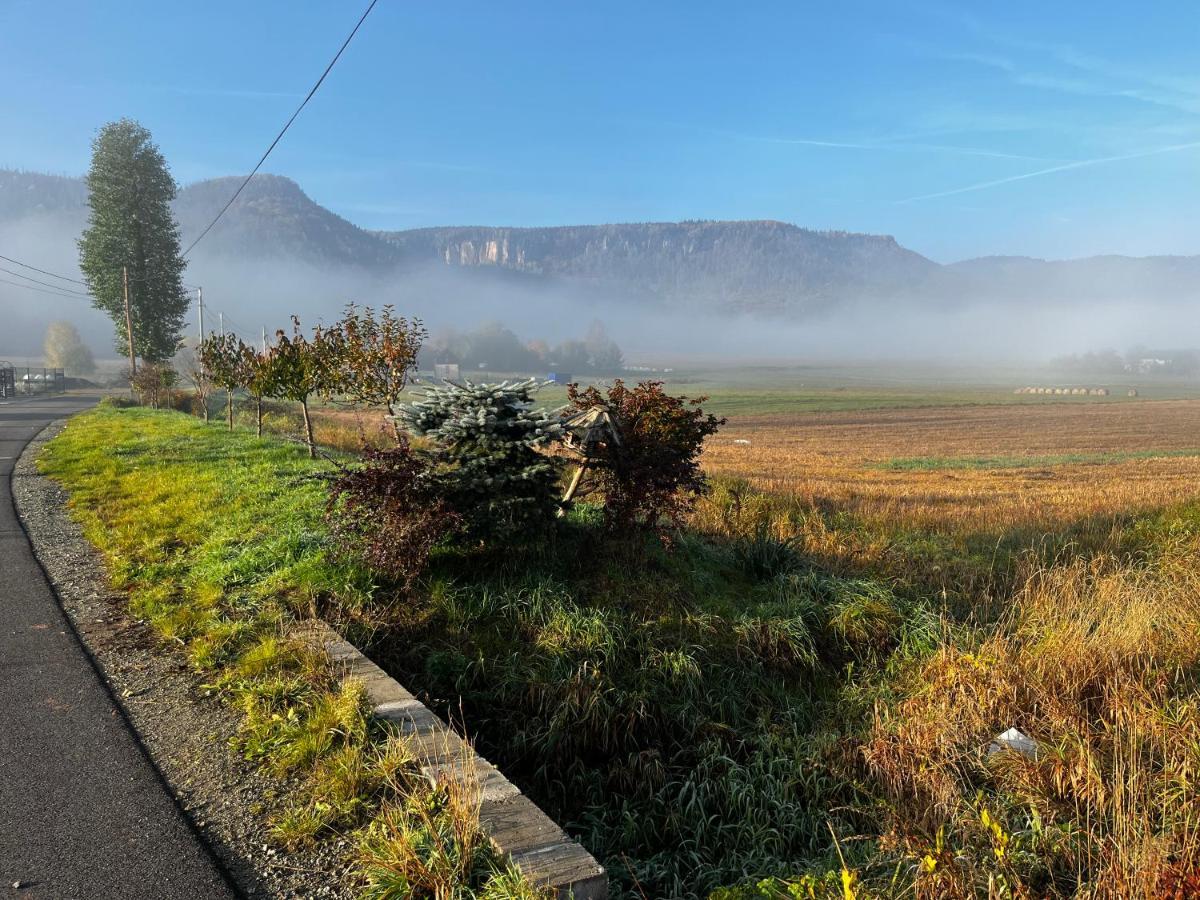 Ostoja Radkow Caloroczny Domek Z Balia Bagian luar foto